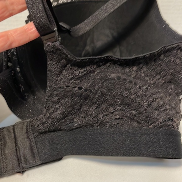 Victoria’s Secret black push up full coverage lace bra. 38DD - Picture 5 of 10